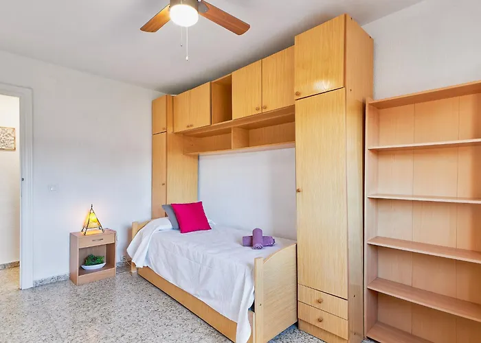 Luminoso Apartamento/ 5 Minutos De La Playa